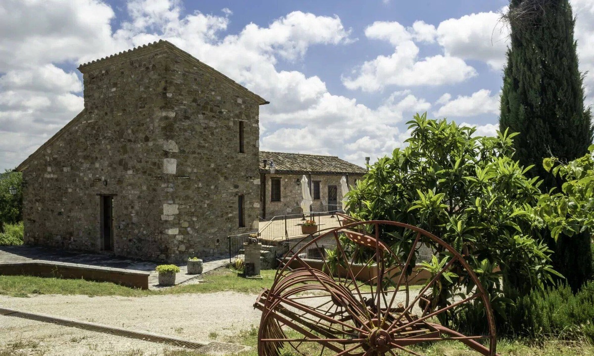 Agello Bed & Breakfast | Nice room for 2 guests with A/C, pool, WIFI, TV and pets allowed, close to Perugia