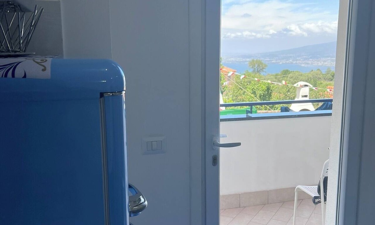 Piazza-Tralia-Pendolo Apartment | One-bedroom Apartment with Pool, Playground and breathtaking view