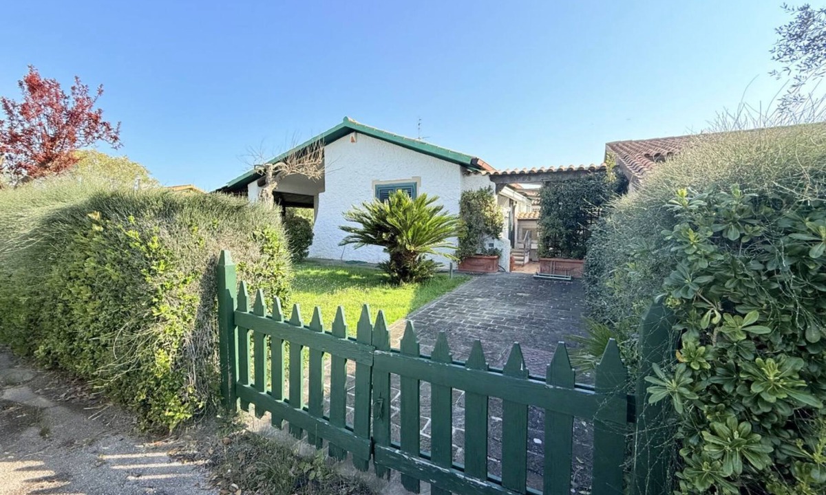 Porto Recanati Apartment | P090 - Porto Recanati, a wonderful villa in a residential complex with a swimming pool.