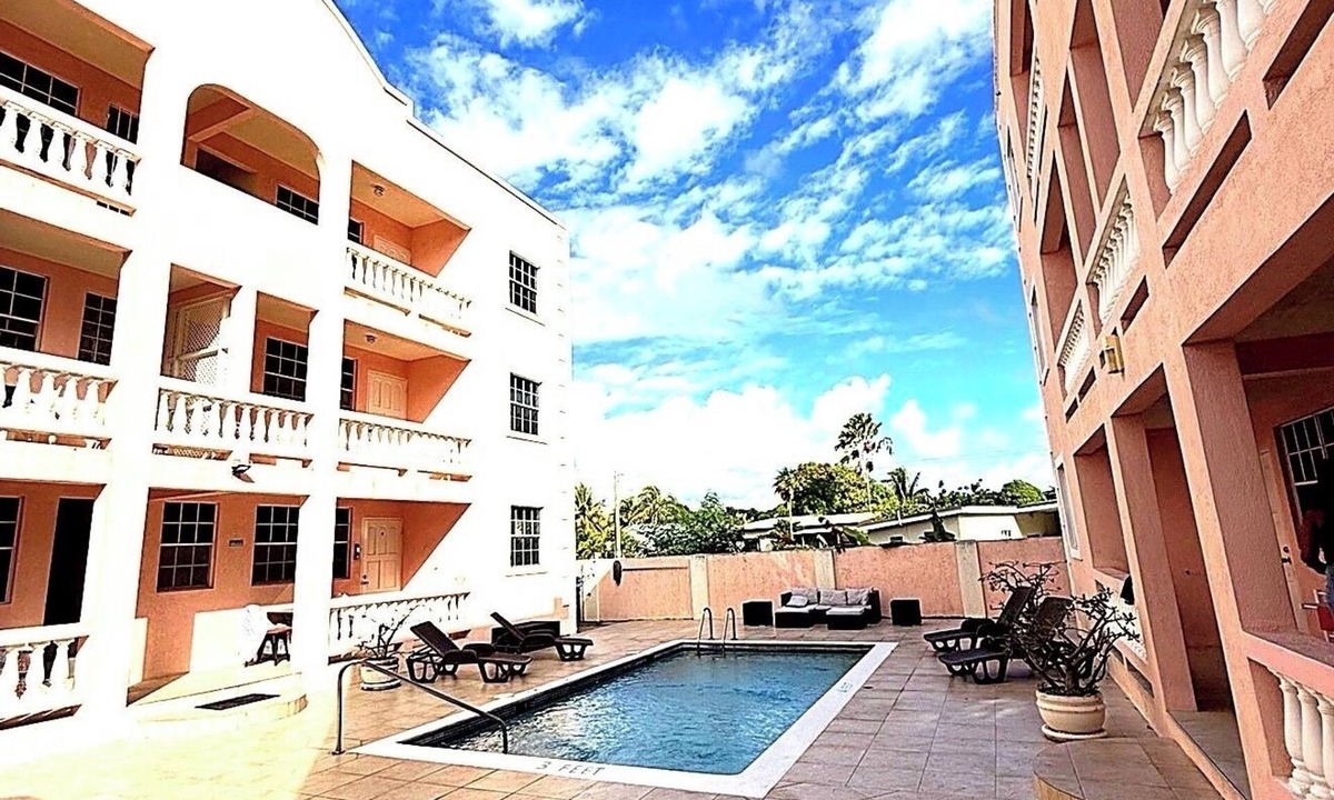 Maxwell Condo | Pene’s Place Tropical 2BR Condo with Pool Steps to Beach!