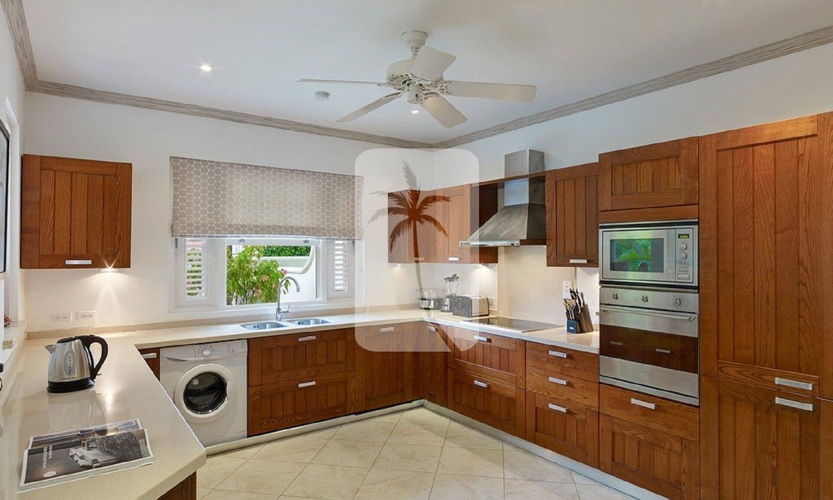 Mullins House | Platinum Coast Contemporary 3 Bed House Pool at Mullins Beach Approved Property