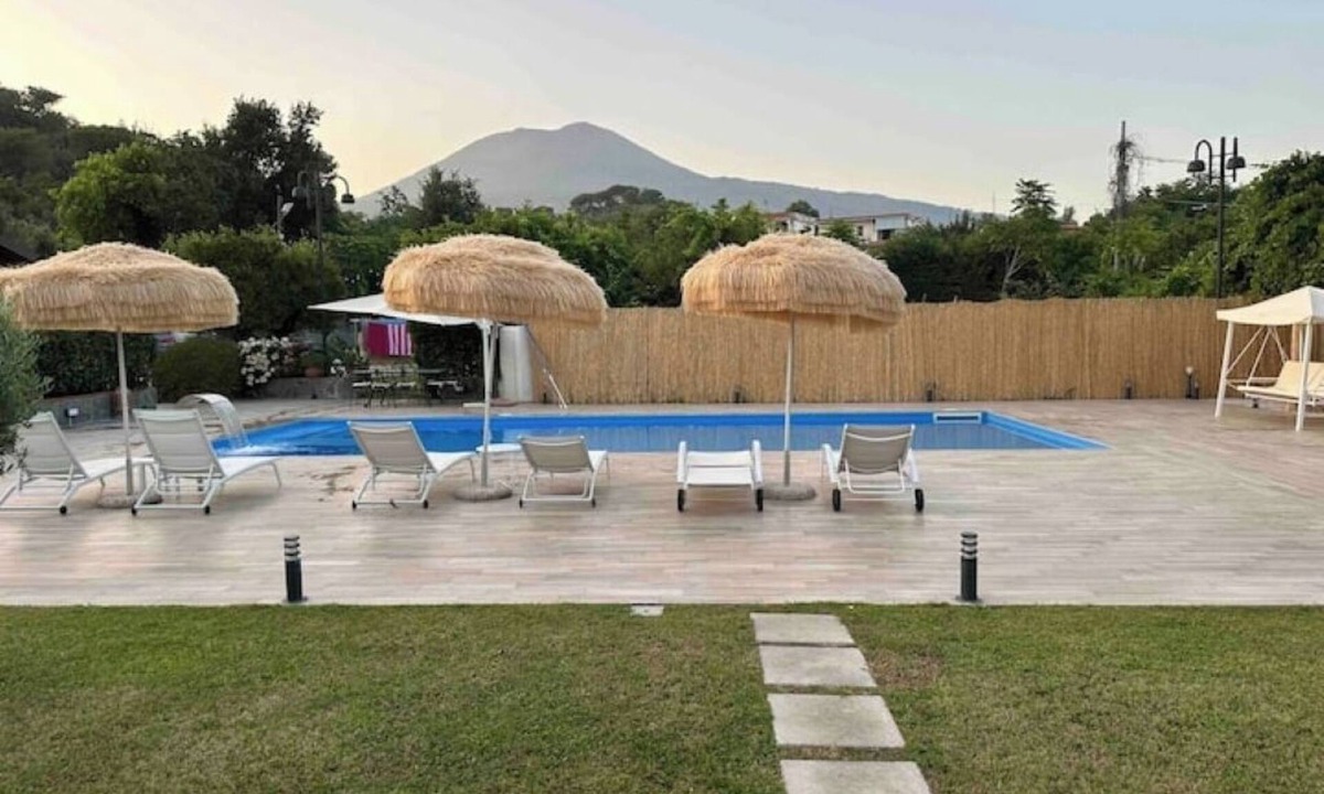 Trecase House | Relaxation with Jacuzzi and Pool between Pompeii and Capri