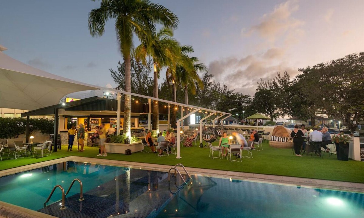 Blue Waters Hotel | Relaxing South Coast Stay | Modern Amenities, Pool & Prime Location