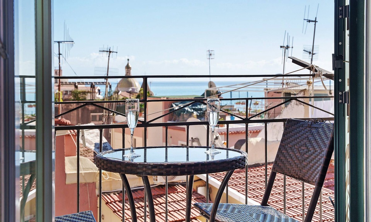 Cetara Apartment | Room 'Camera Maestrale Partial Sea View' with Sea View, Wi-Fi and Air Conditioning