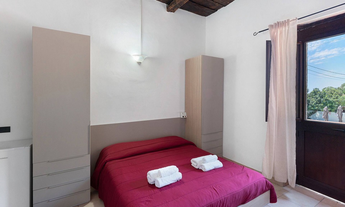 Caprioli Apartment | Room 'Camera Orizzonte Vista Mare' with Sea View, Wi-Fi and Air Conditioning