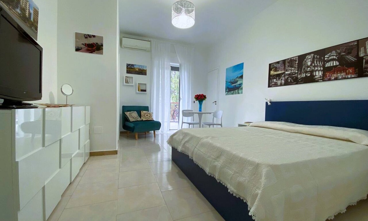 Modugno Apartment | Route 96 Guest House: Kitchen, Terrace, Parking, Airport, Vacations in Puglia, Bari