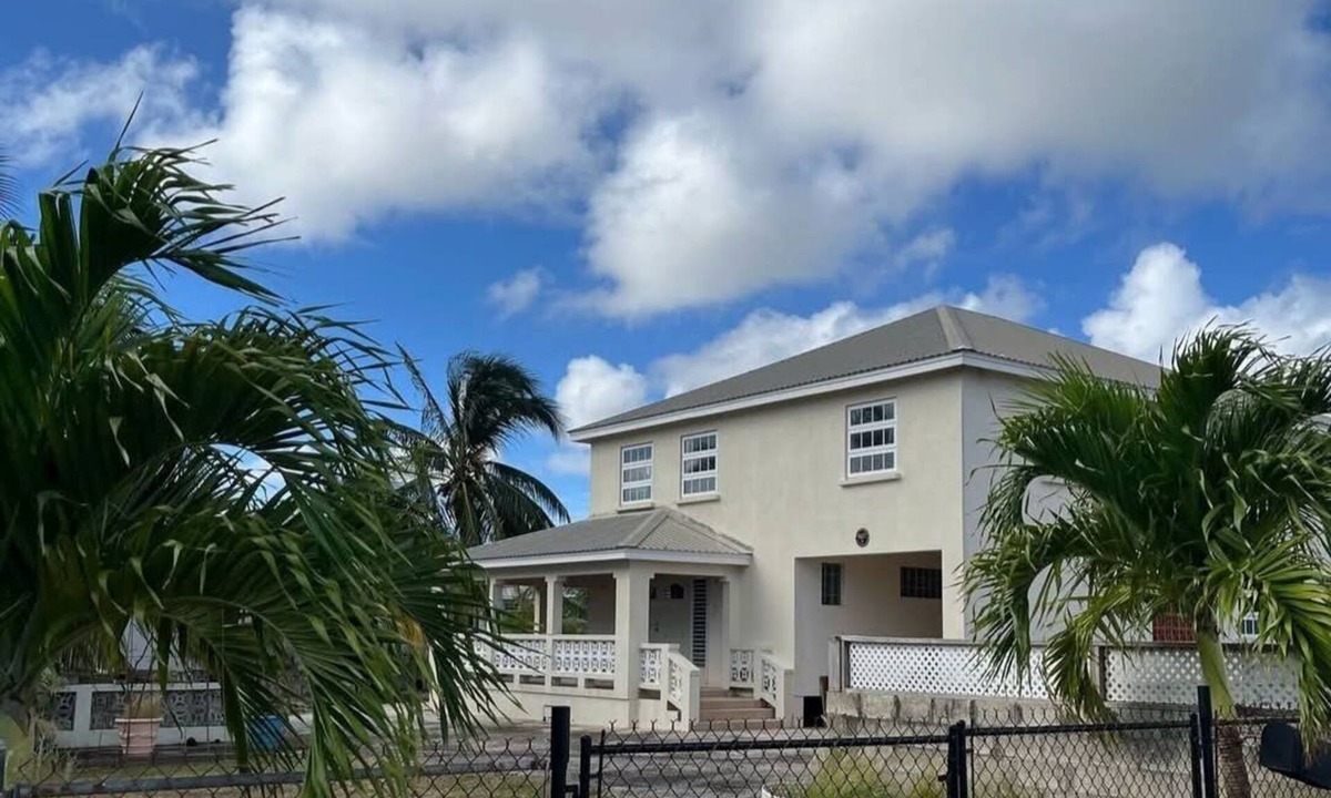 Saint Marks House | Spacious 3 bedroom home, 10 minute walk to Bay on East Coast. Sleeps 7.