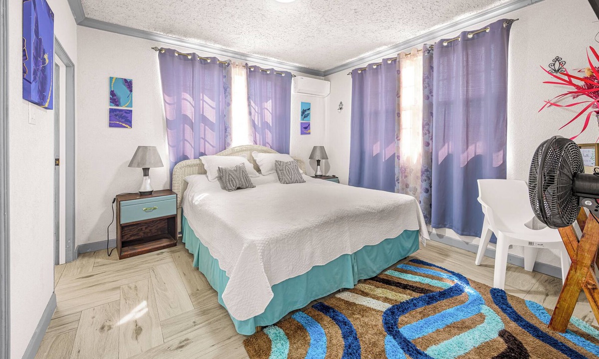 Christie House | Spacious 4-bedroom house in Jackmans with AC