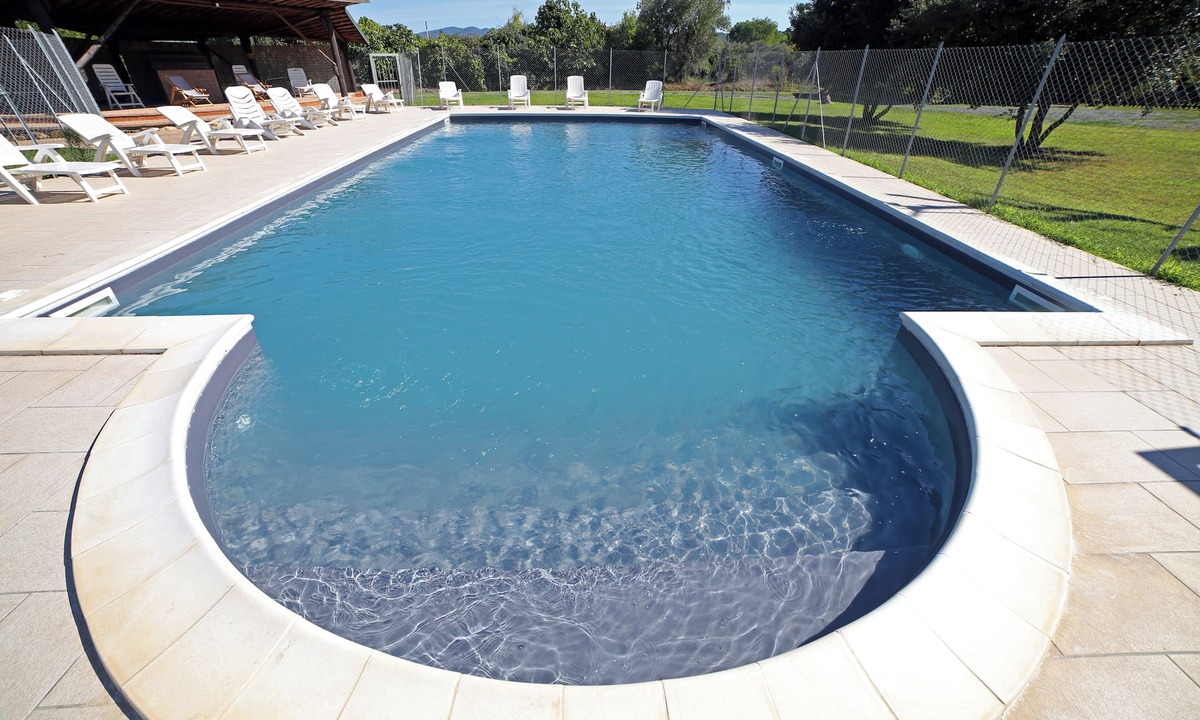 Bolgheri Apartment | Spacious 8 pers. family apartment with pool near the sea.