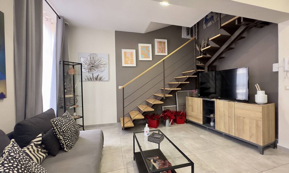 Old Town Apartment | Spacious apartment within walking distance of Duomo and Pescheria