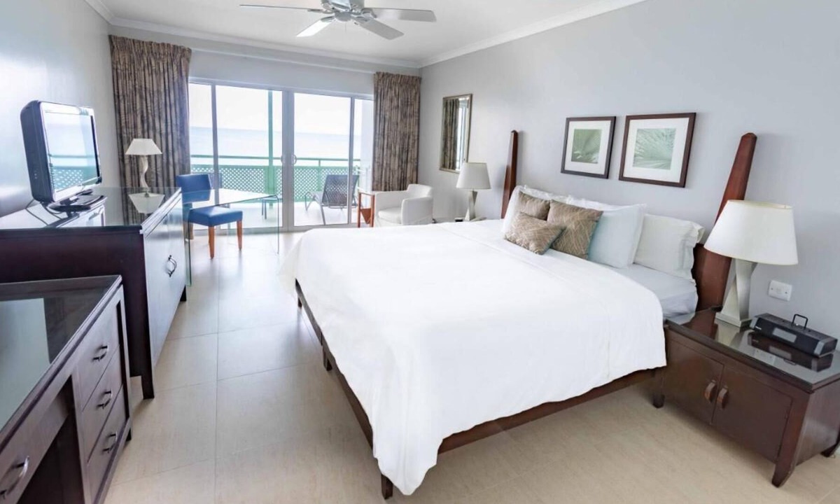 Weston Villa | Spectacular Tropical Gardens On A Quiet Beach