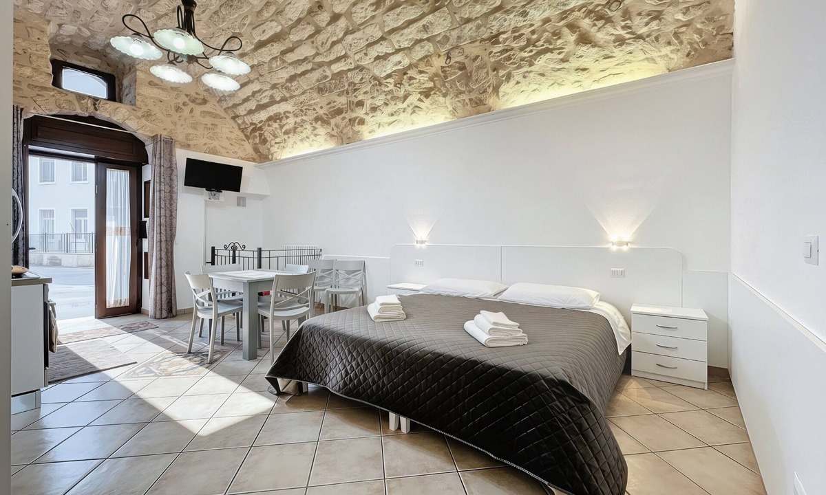 Monte Sant'Angelo Apartment | Studio Apartment 'La Castellana' with Wi-Fi