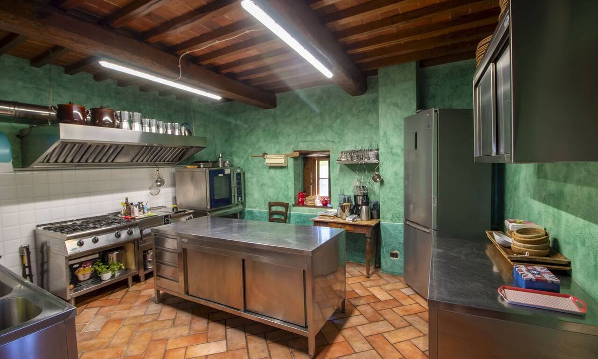 Pieve di Chio Villa | Stunning private villa for 16 guests with WIFI, private pool and TV