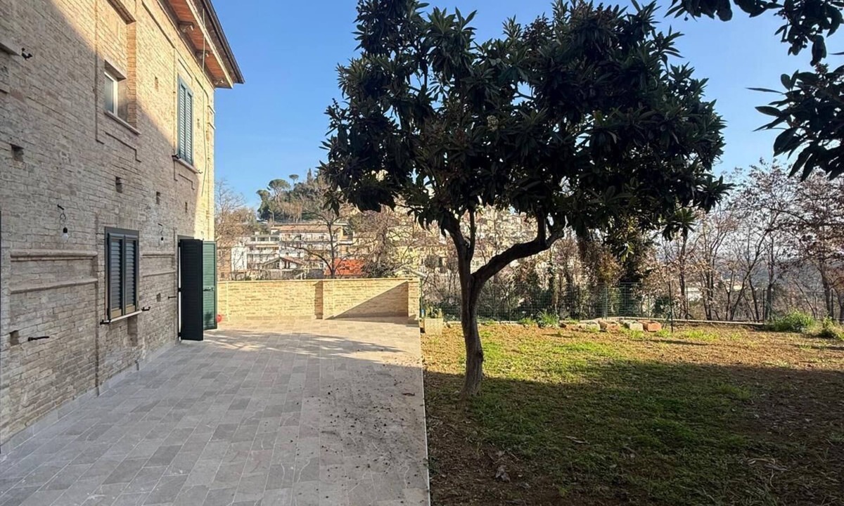 Loreto Aprutino Apartment | The Philosopher’s Residence – 2 minute walk from the medieval village.