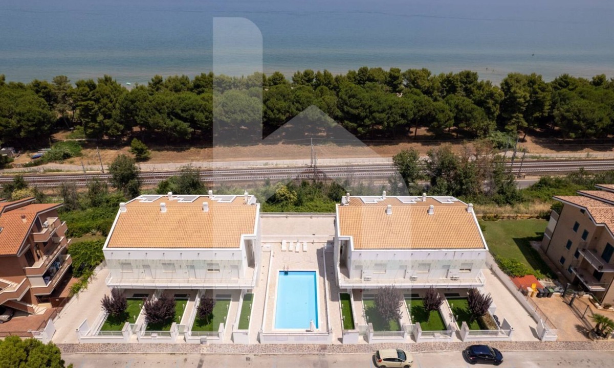 Foggetta Apartment | The recently-built Résidence Cerrano Park consists of two buildings with 12 three-room apartments, and offers guests the unique opportunity to have breakfast while enjoying a breathtaking view of the m