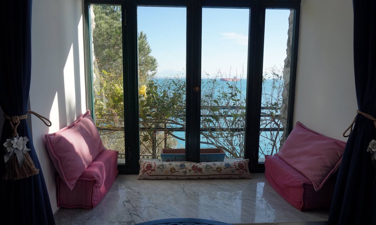 Cetara Apartment | The Turquoise Nest: a terrace, the scent of salt air, the red of a sunset