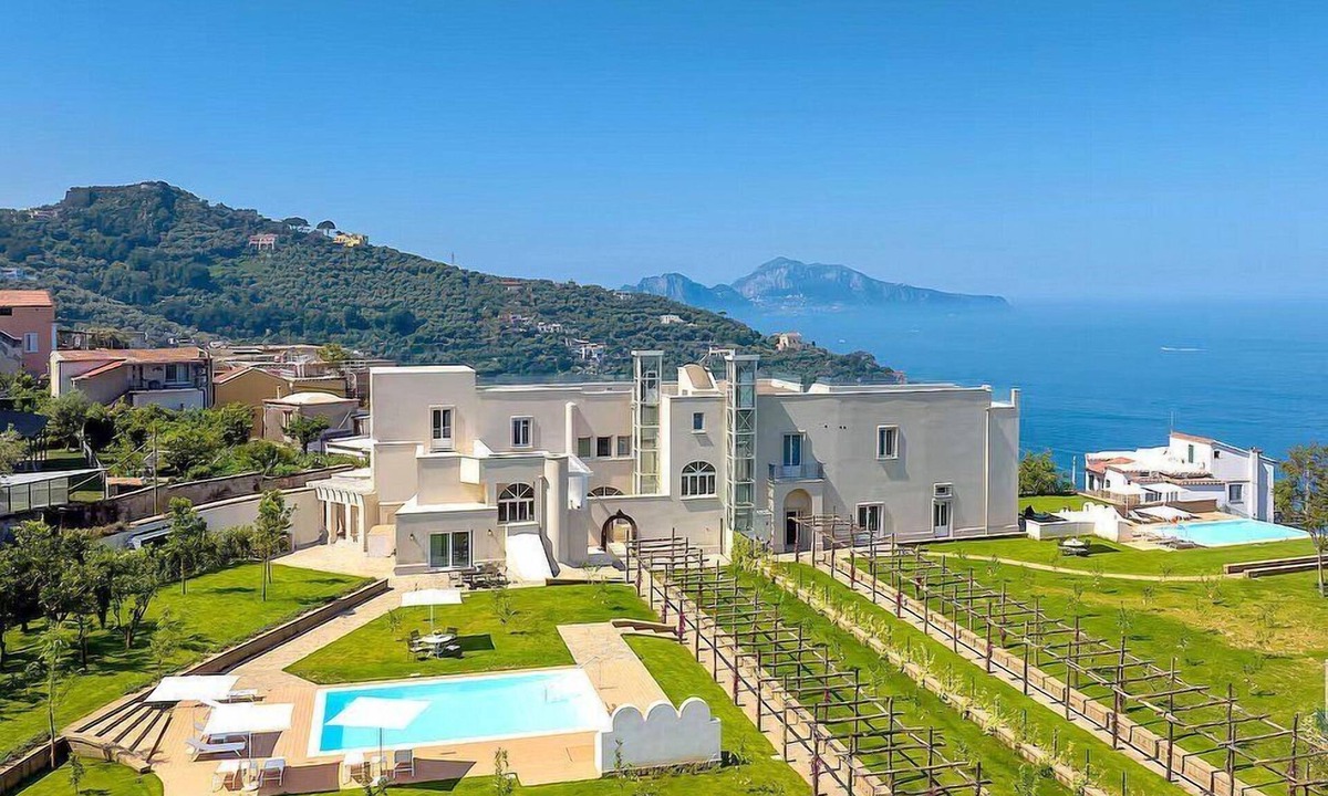 Massa Lubrense Villa | Villa Auralia Grande: A charming and bright two-story historical villa surrounded by a lemon and orange garden, with Free WI-FI.