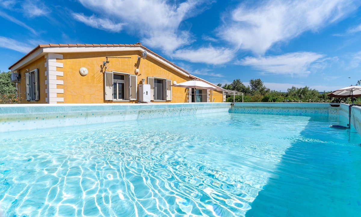 Floridia Villa | Villa 'Enea – Exclusive Guest Use' with Sea View, Wi-Fi and Air Conditioning