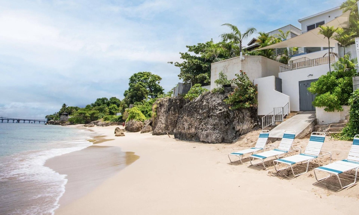 Clinketts Villa | Villa Francoise- 4BR Beachfront Property w/Pool