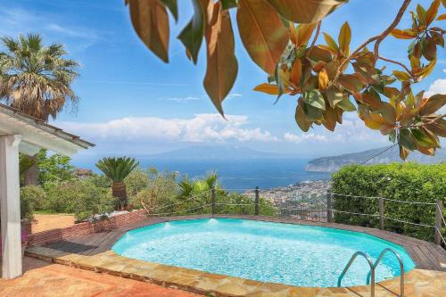 Massa Lubrense Villa | Villa Giu Giu vista mare con piscina a Sorrento