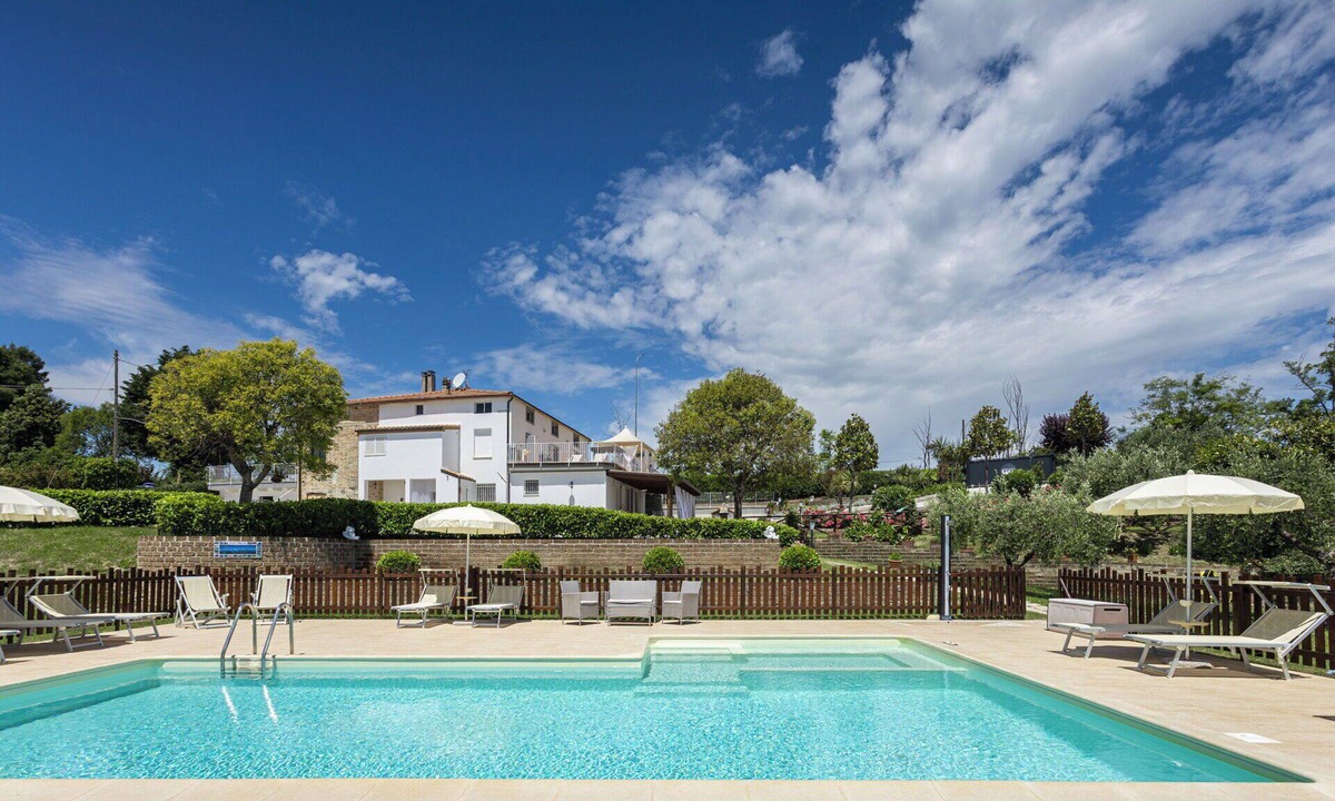 Carassai Villa | Villa in Carassai with 4 bedrooms sleeps 11