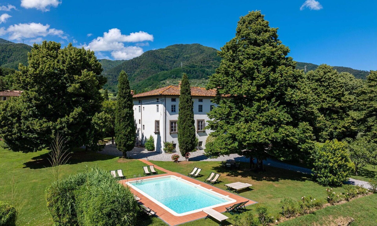 Capannori Villa | Villa in Segromigno In Monte with 6 bedrooms sleeps 12
