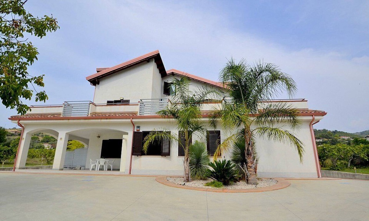 Frascinelle House | Villa Olga F: A cozy and welcoming apartment that is part of a villa situated in a quiet location, a few minutes from the town center, with Free WI-FI.