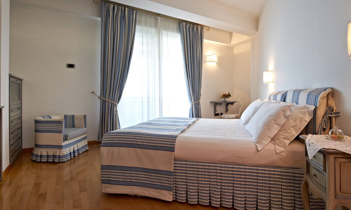 Historical Downtown Salerno Hotel | Villa Poseidon Boutique Hotel & Events