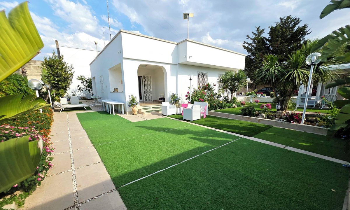 Santo Spirito Villa | Villa spacious and light those seeking relaxation just a few kilometers from the center of Bari