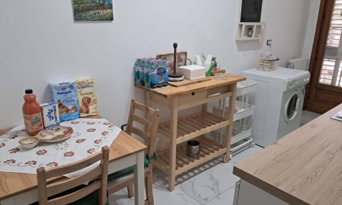 Pietramelara Apartment | Walk to Markets Private Backyard+Free Parking English Help