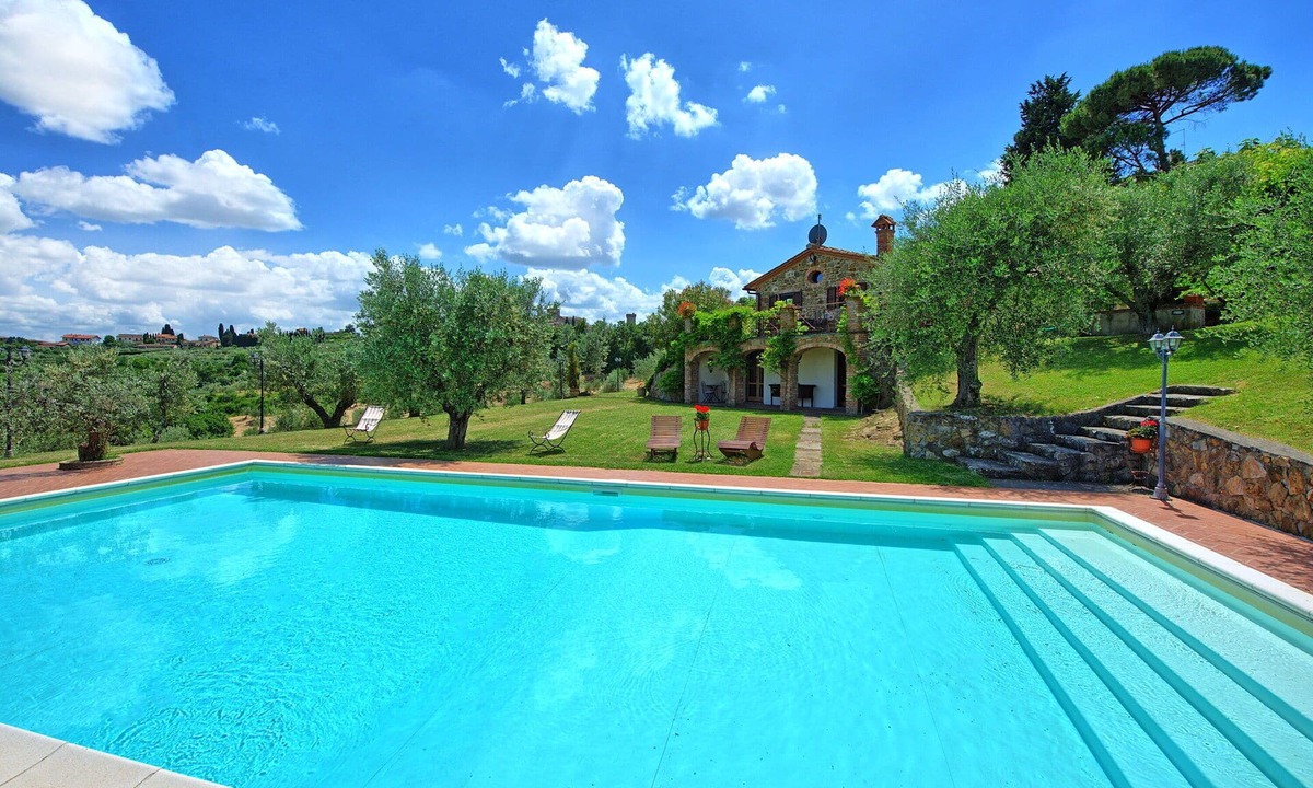 Lucignano Villa | Wonderful private villa for 12 people with A/C, private pool, WIFI, TV, patio and panoramic view