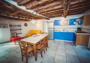 Seventh Heaven' flat with shared pool in Massa