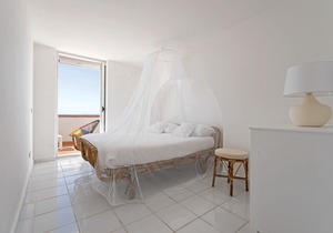Villa del Sole with Sea View, Direct Sea Access, Parking and Air Conditioning