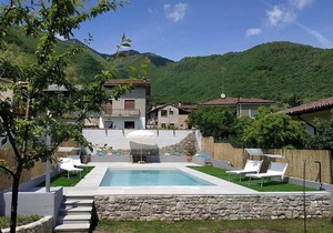 Villa Marsica D, fully refundable with voucher*: An elegant and welcoming apartment that is part of a villa immersed in a splendid landscape, in the heart of a wonderful little town, with Free WI-FI. in Miane