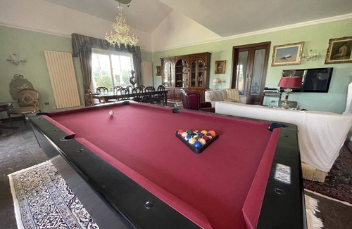 Mosciano Sant'Angelo Bed & Breakfast | 10 minutes from the sea. Villa with swimming pool, hot tub and relaxation room.