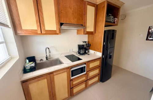 Thombury Hill Apartment | 1BR NEWLY REFURBISHED Apartment | Pool | Minutes to Oistins