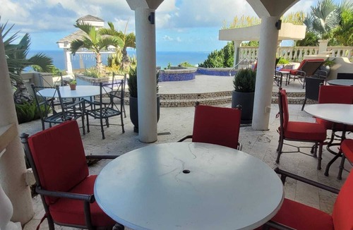 Trents Apartment | 2-bedroom apartment in charming Saint Peter with AC
