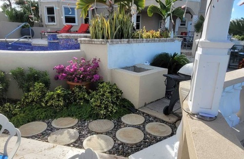 Trents Apartment | 2-bedroom apartment in charming Saint Peter with AC