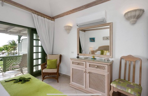 Merlin Bay Villa | 3 bed villa 3.5 bathroom Air con Wifi 3 pools Gym Tennis Gated community