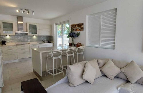 Porters Villa | 3 bedroom Villa in Holetown, Barbados. Walk to Beach, and Pool access.