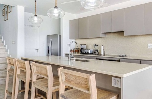 Merlin Bay Apartment | 40 Westmoreland Hills