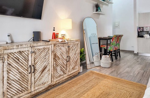 Lascelles Apartment | 5-Min Beach Walk | Holetown 1BR, Pool, AC, Sunset Terrace | Ixora Apartment