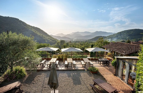 Fisciano Apartment | Agriturismo 'Quadruple Room With View of Vesuvius' with Mountain View, Shared Pool and Wi-Fi