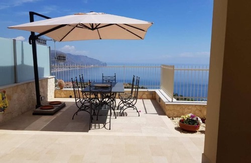 Taormina Apartment | ALOE - sea view apartment with Jacuzzi in Taormina