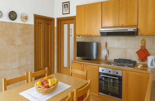 Montelaguardia House | Amid olive trees, BBQ, garden, parking, 10 min to centre & motorway