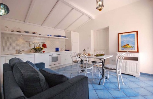Piano di Sorrento Villa | AMORE RENTALS - Villa Auxilia with Shared Pool and Terrace