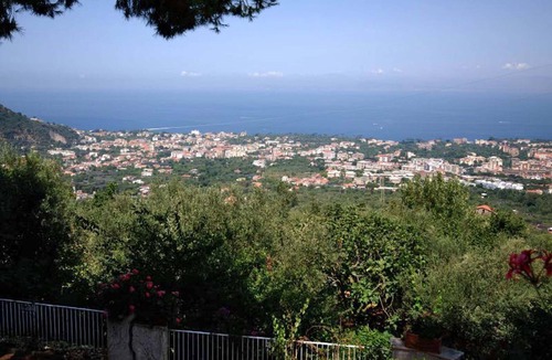 Piano di Sorrento Villa | AMORE RENTALS - Villa Auxilia with Shared Pool and Terrace