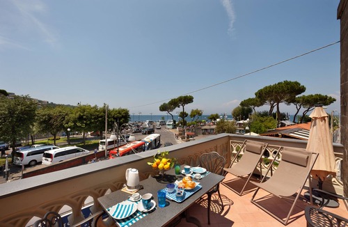 Pogerola Apartment | AMORE RENTALS - Appartamento La Terrazza sul Porto with Sea View, Beach Front