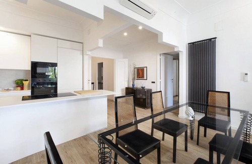 Sorrento Historic Centre Apartment | AMORE RENTALS - Carmela Apartment with Shared Pool and Air Conditioning