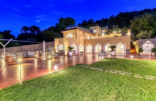 Sorrento Villa | AMORE RENTALS -Villa Eva with Swimming Pool, SPA, Terraces, Sea View, Parking and Air Conditioning